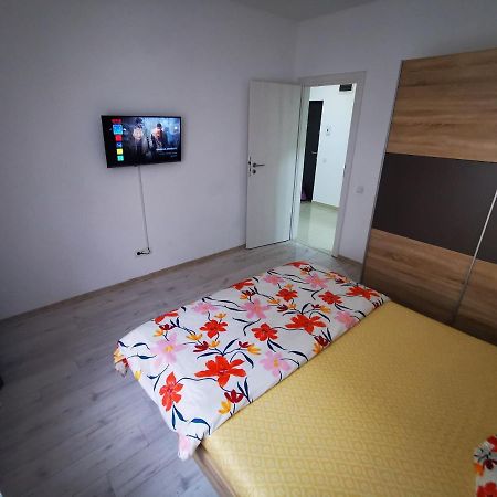 Two Bedroom Apartment Roşu Kültér fotó